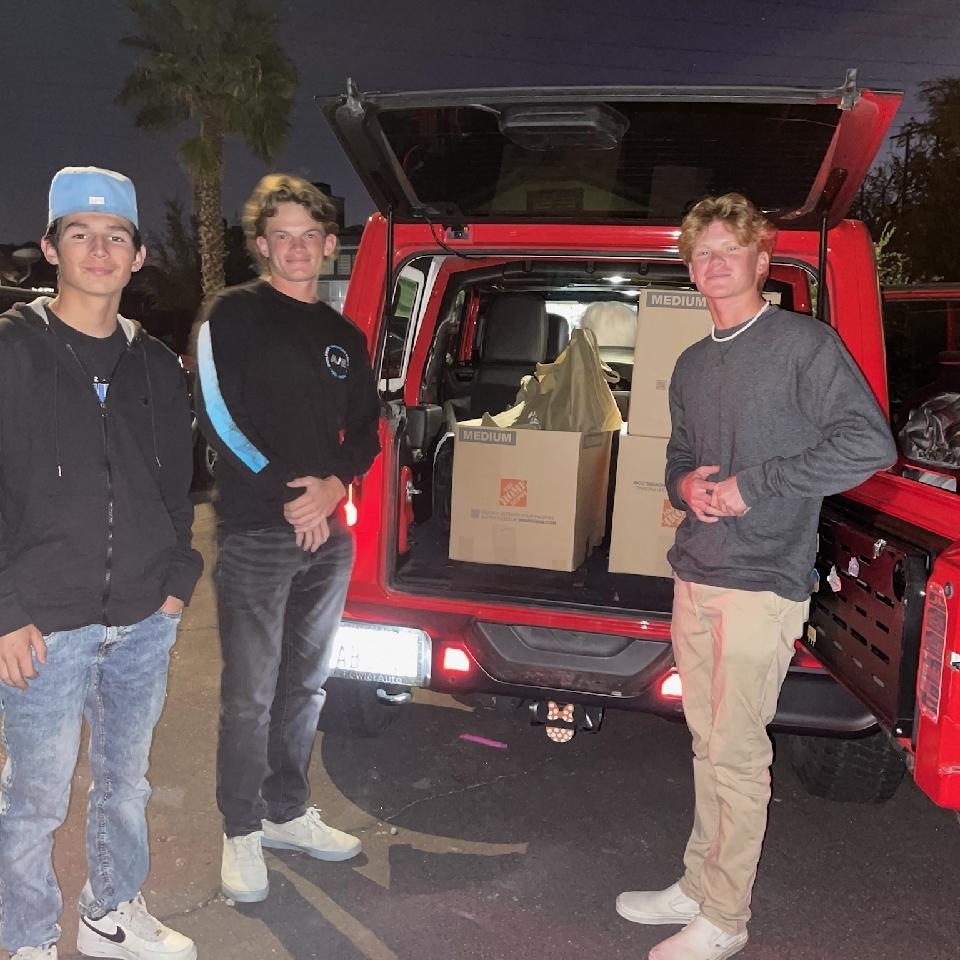 Thank you Oak Hills Baseball for giving back to our community by providing those in need with Thanksgiving meals.